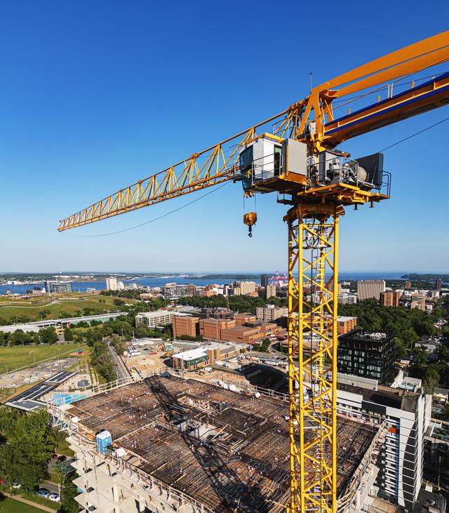 建筑塔式起重機(jī)(圖源網(wǎng)絡(luò))二,專業(yè)操作規(guī)范,安全生產(chǎn)的必備要素塔吊